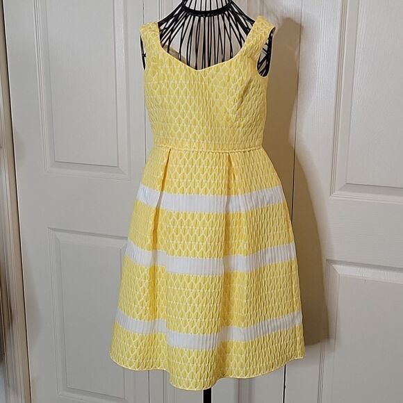 ADRIANNA PAPELL Butter Yellow & White Sleeveless Dress Size 2 - Picture 2 of 11